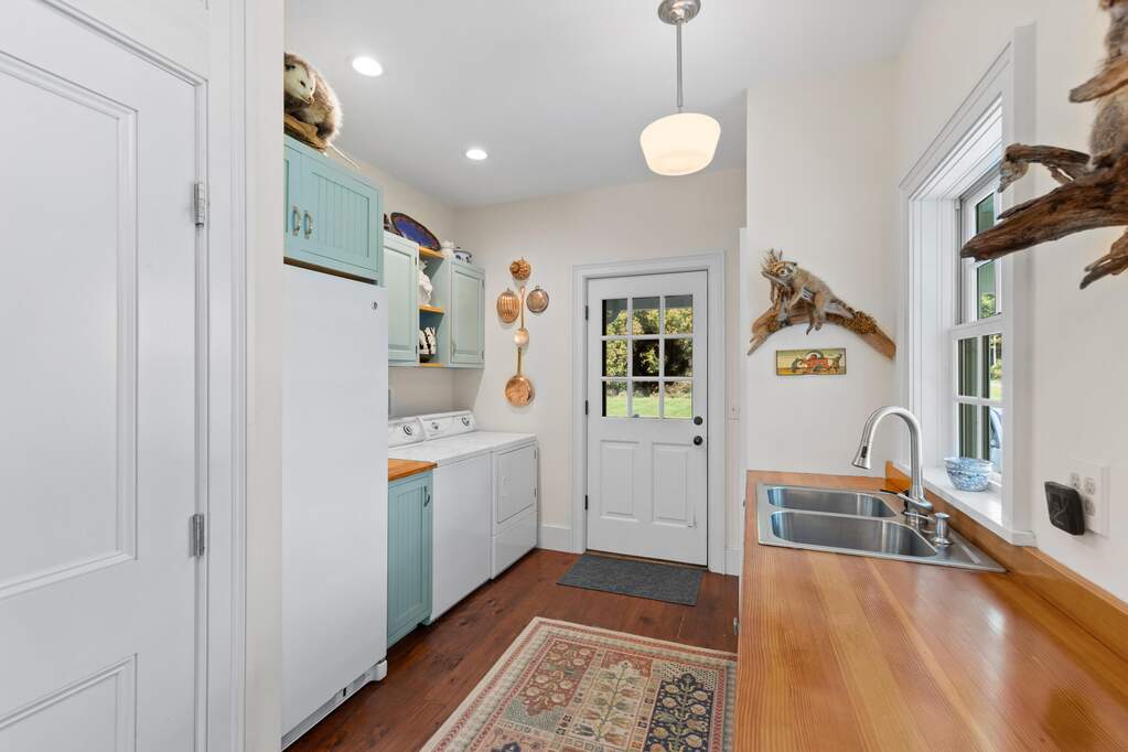 4 Bedroom Single Family Home/House's Image 9