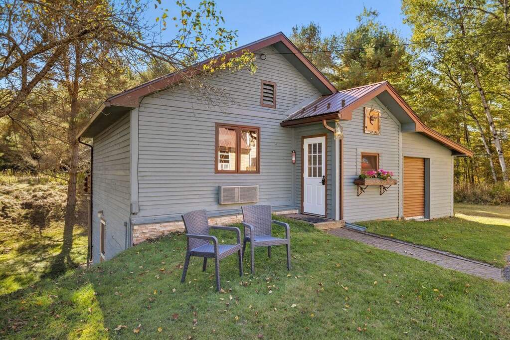 11 Bedroom Single Family Home/House's Image 15