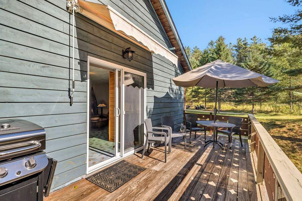 11 Bedroom Single Family Home/House's Image 22