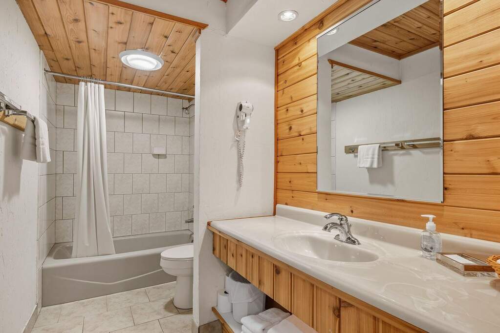 11 Bedroom Single Family Home/House's Image 29
