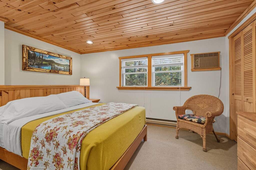 11 Bedroom Single Family Home/House's Image 30
