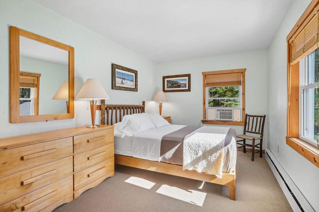 11 Bedroom Single Family Home/House's Image 6