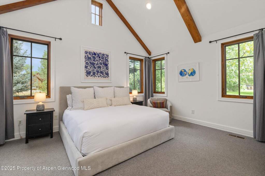 4 Bedroom Single Family Home/House's Image 8