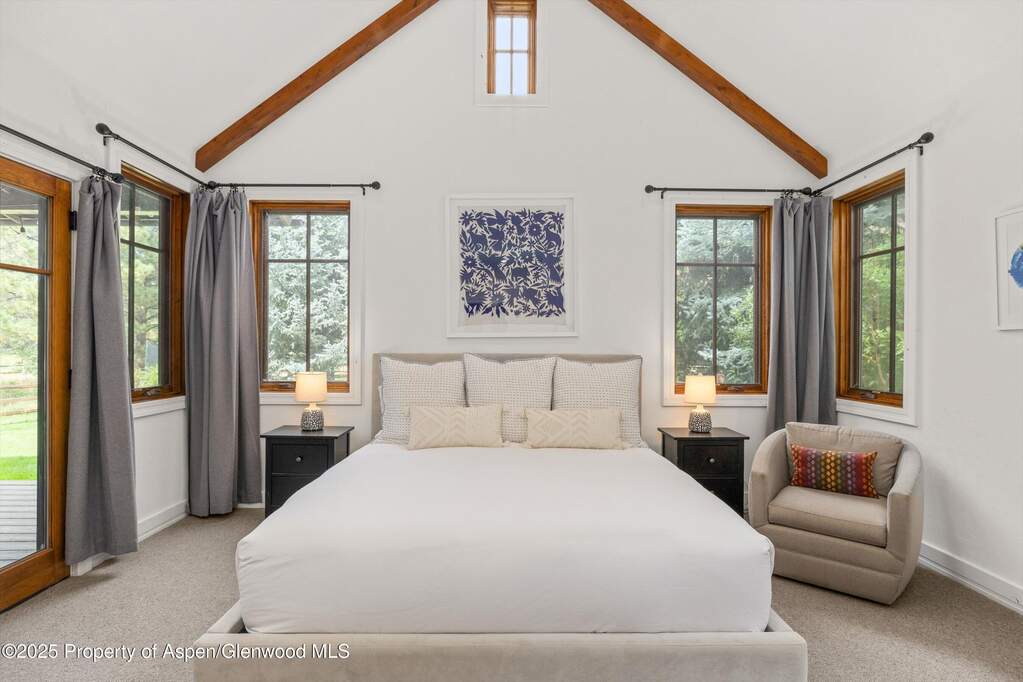 4 Bedroom Single Family Home/House's Image 9