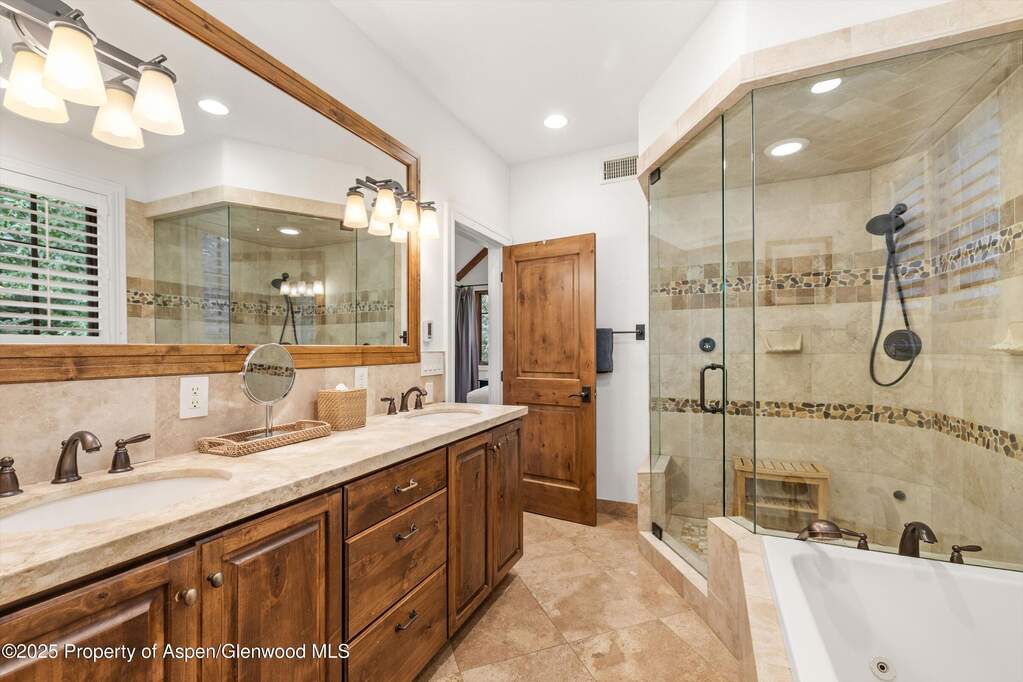 4 Bedroom Single Family Home/House's Image 10