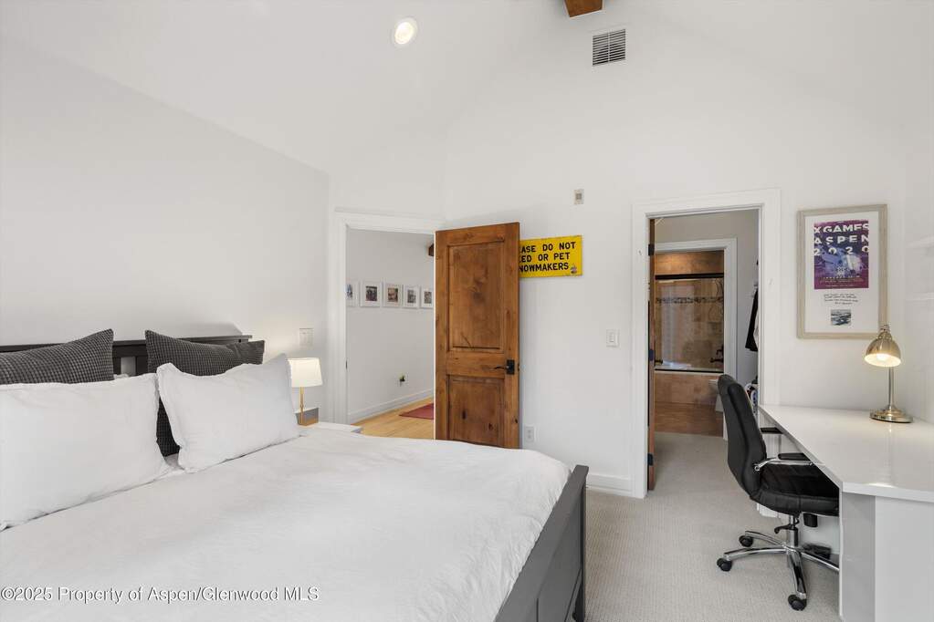 4 Bedroom Single Family Home/House's Image 16