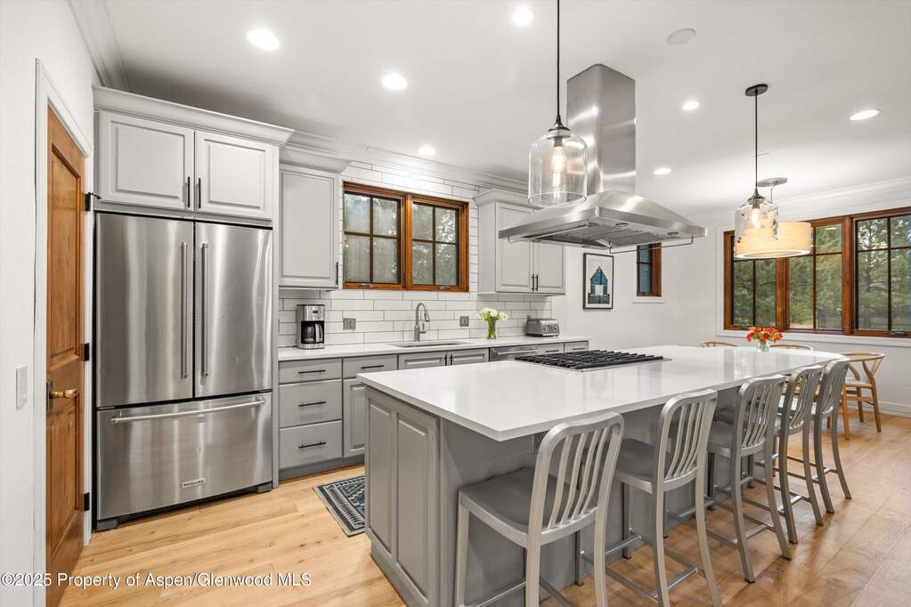 4 Bedroom Single Family Home/House's Image 3