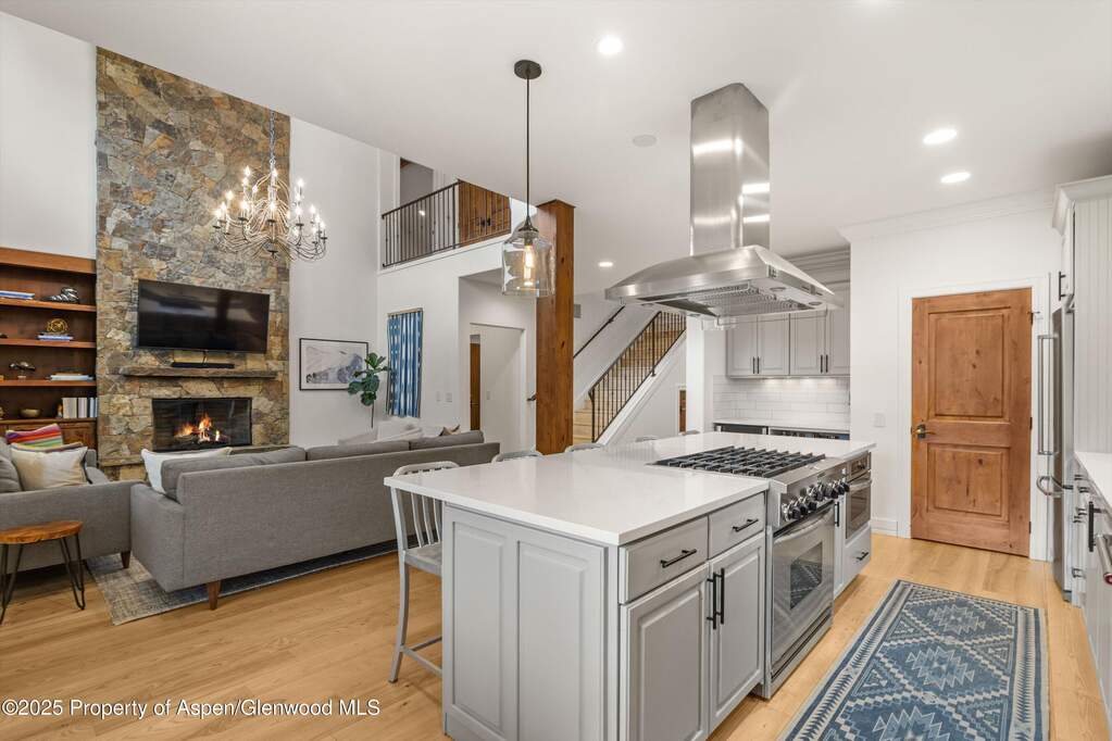 4 Bedroom Single Family Home/House's Image 4