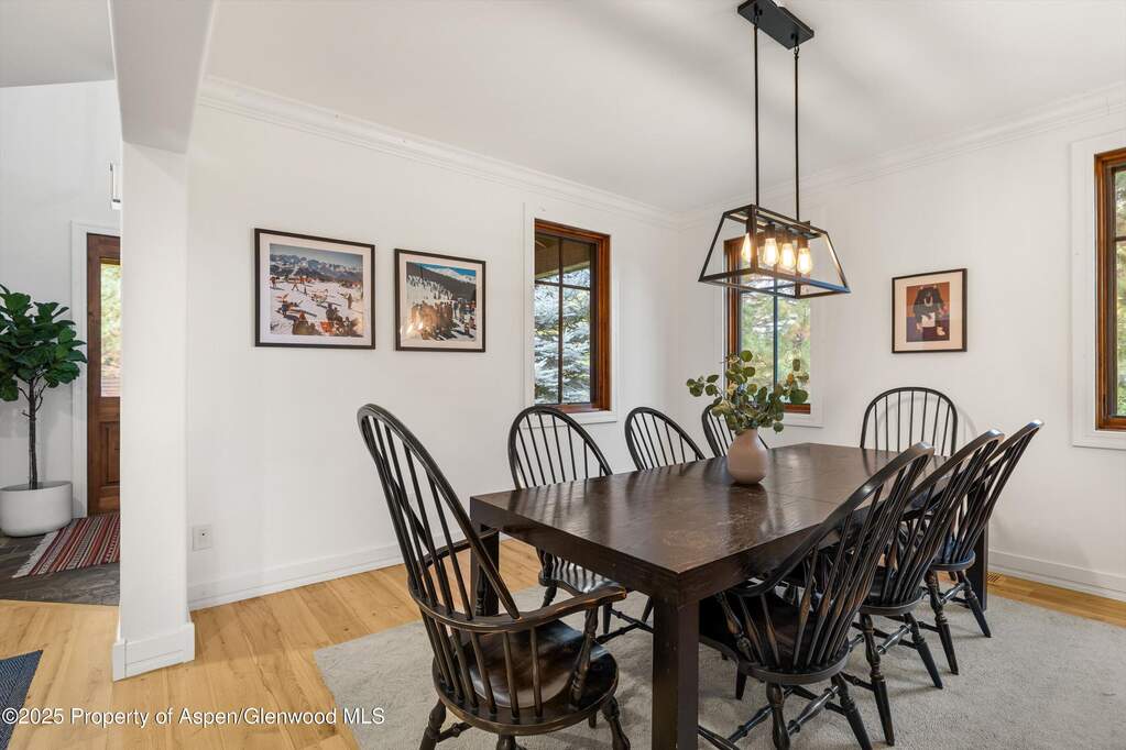 4 Bedroom Single Family Home/House's Image 5