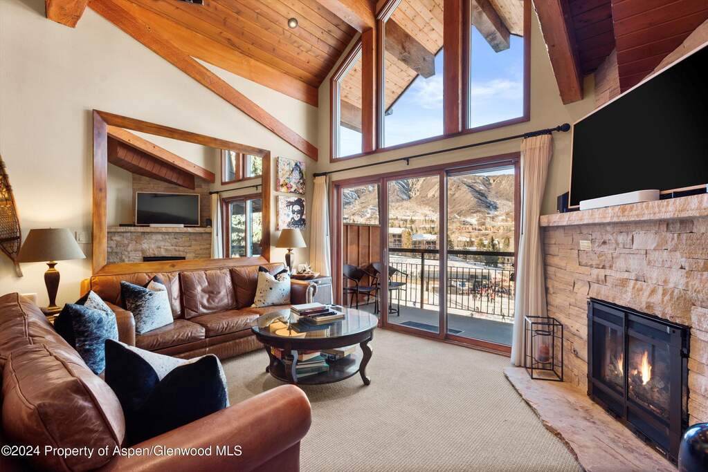 Exquisite Crestwood