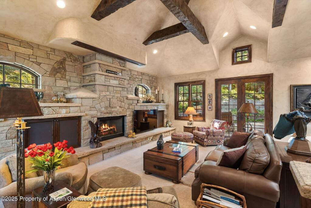 5 Bedroom Single Family Home/House's Image 10