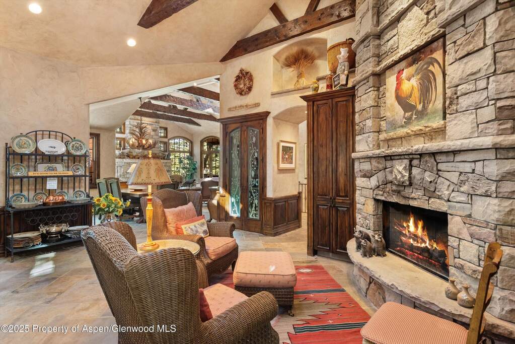 5 Bedroom Single Family Home/House's Image 12