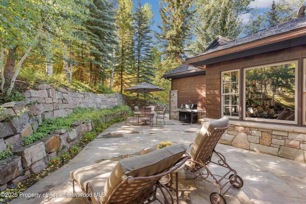 5 Bedroom Single Family Home/House's Image 16