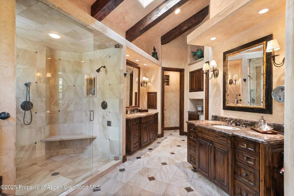 5 Bedroom Single Family Home/House's Image 23