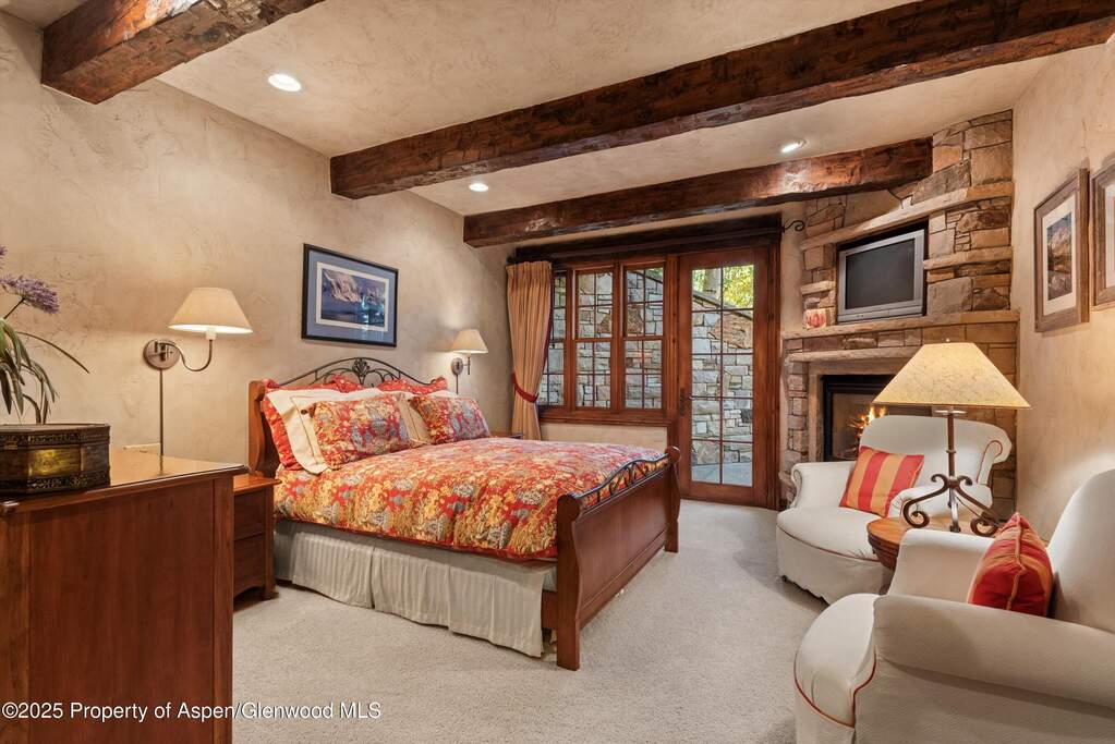 5 Bedroom Single Family Home/House's Image 28