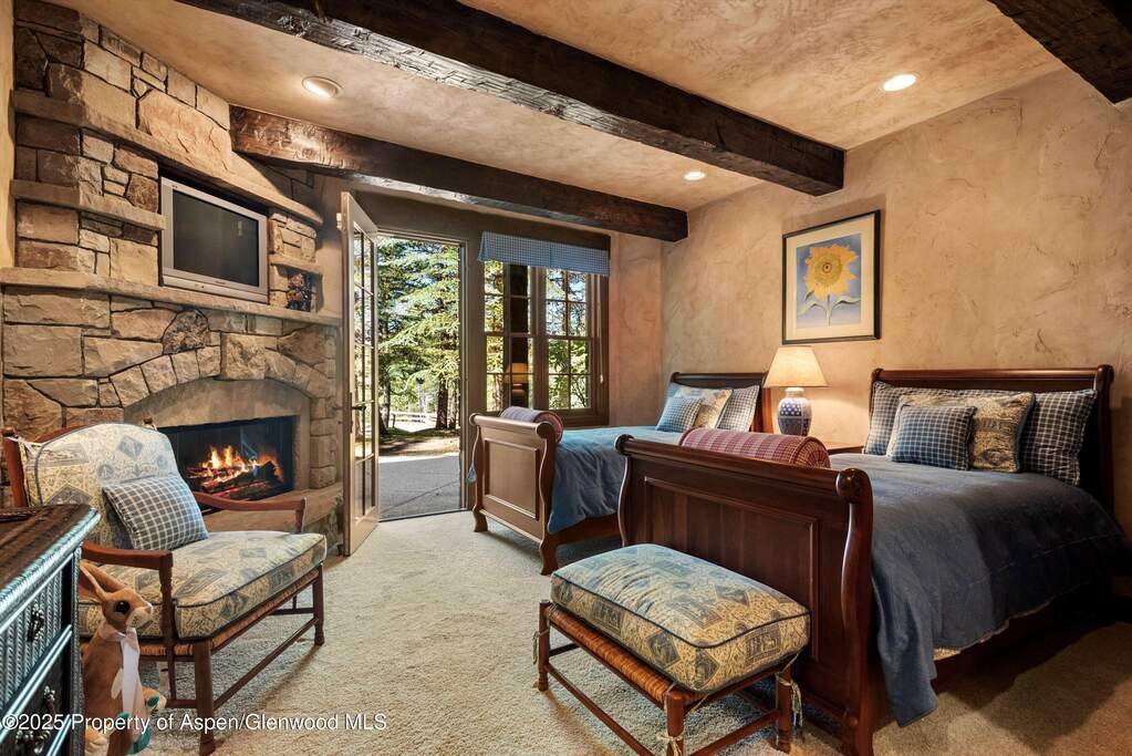 5 Bedroom Single Family Home/House's Image 32