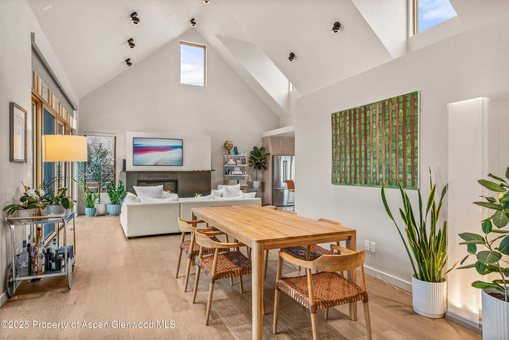 4 Bedroom Single Family Home/House's Image 7