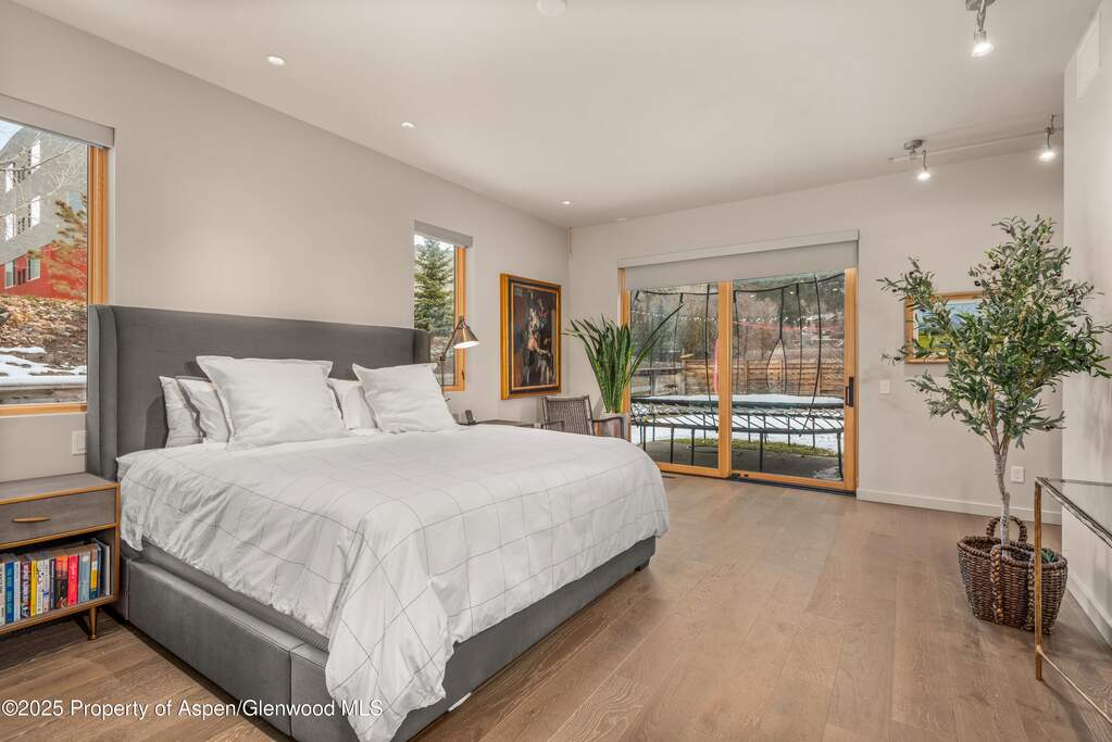 4 Bedroom Single Family Home/House's Image 15