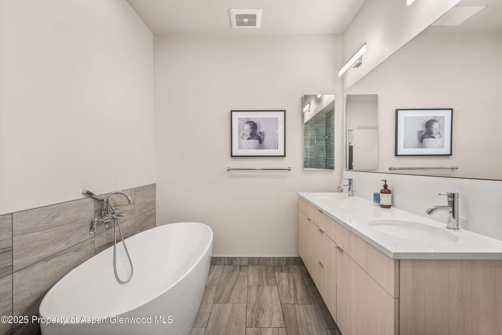 4 Bedroom Single Family Home/House's Image 17