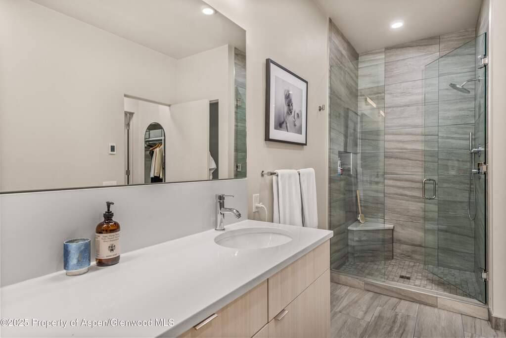 4 Bedroom Single Family Home/House's Image 18