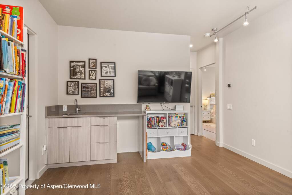 4 Bedroom Single Family Home/House's Image 20