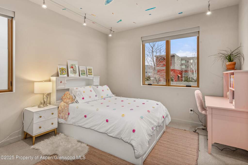 4 Bedroom Single Family Home/House's Image 21