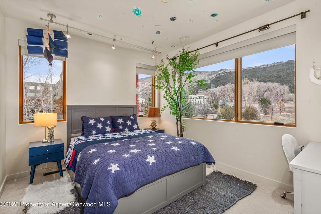 4 Bedroom Single Family Home/House's Image 23