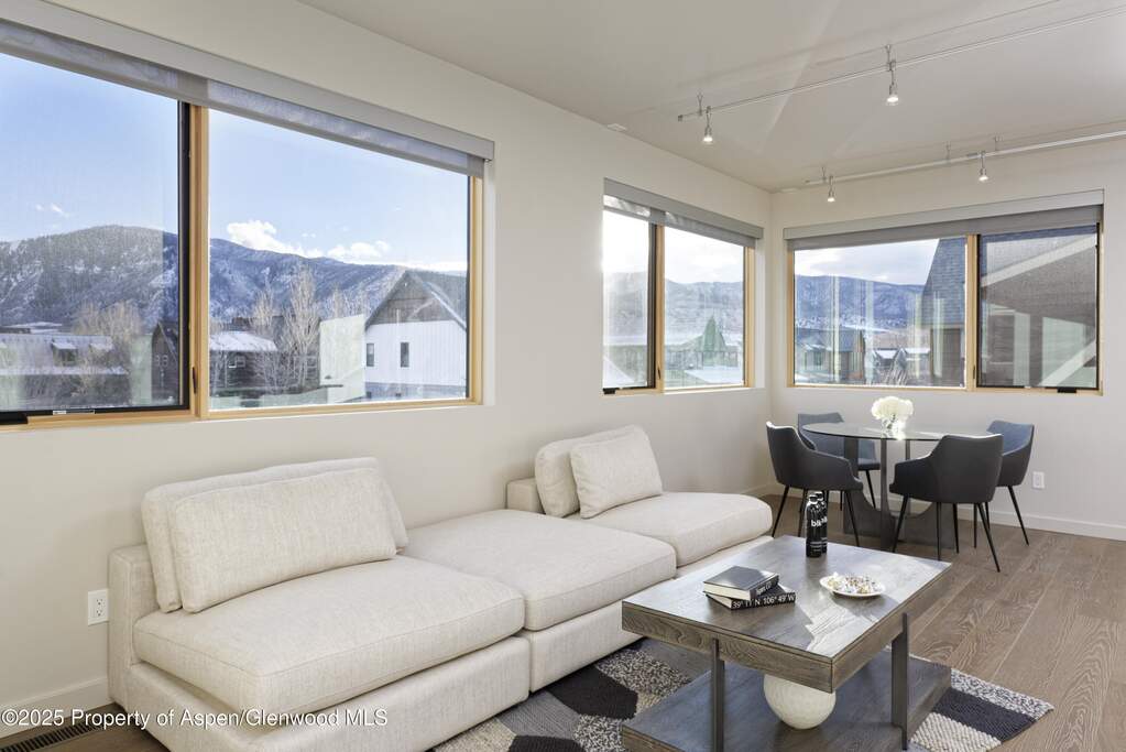 4 Bedroom Single Family Home/House's Image 28