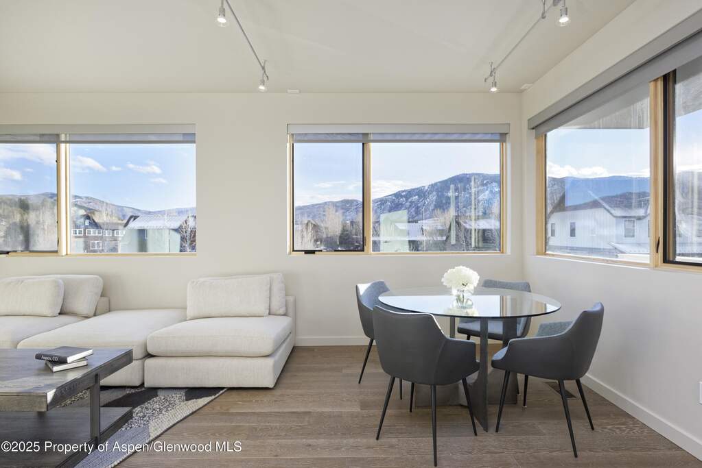 4 Bedroom Single Family Home/House's Image 29