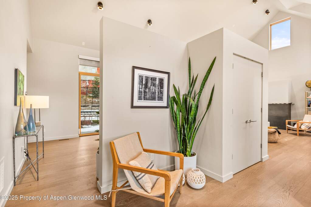 4 Bedroom Single Family Home/House's Image 3