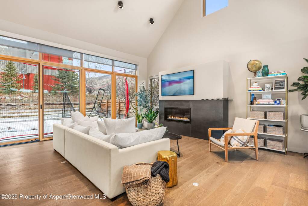 4 Bedroom Single Family Home/House's Image 4