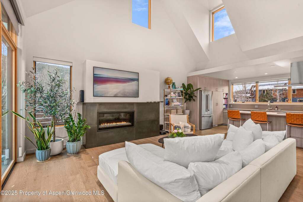 4 Bedroom Single Family Home/House's Image 5