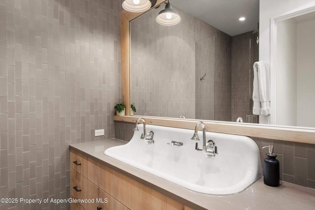5 Bedroom Apartment/Flat's Image 17