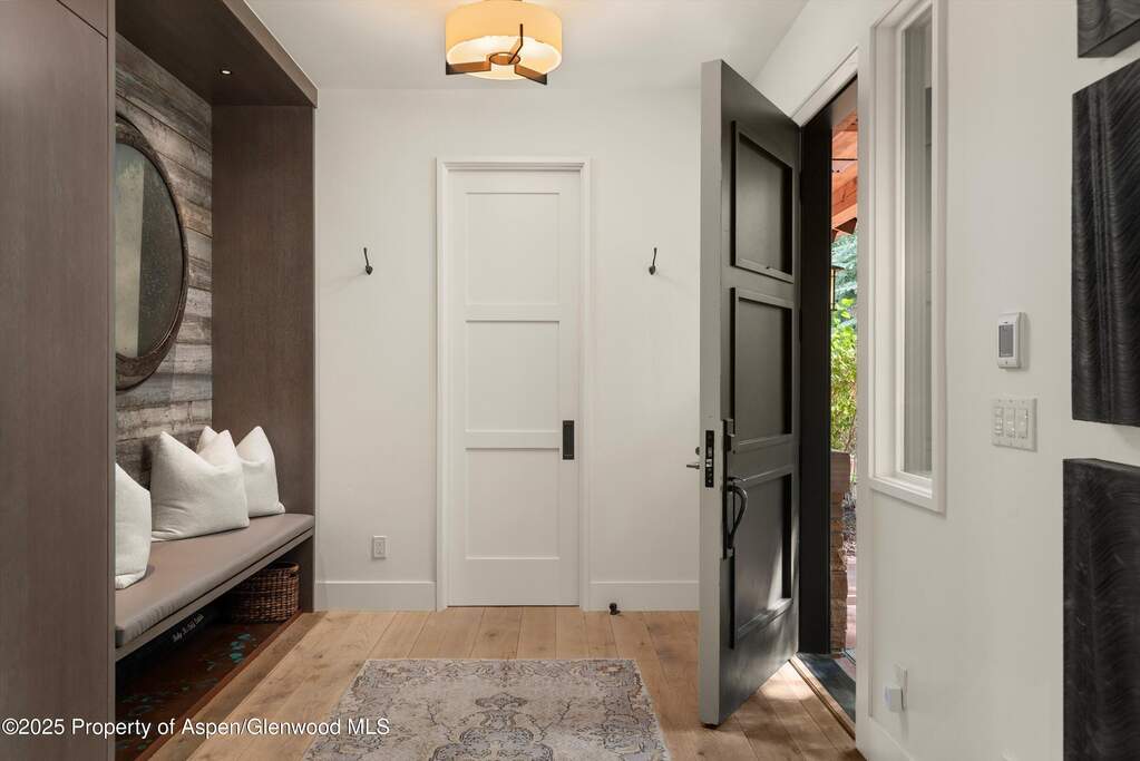 5 Bedroom Apartment/Flat's Image 3