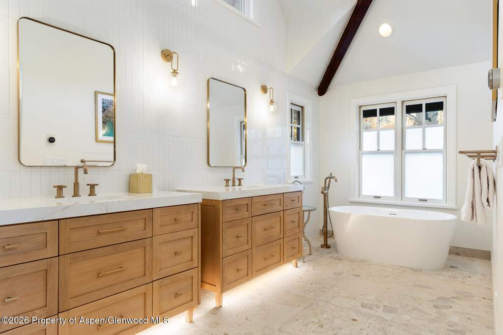 5 Bedroom Single Family Home/House's Image 20
