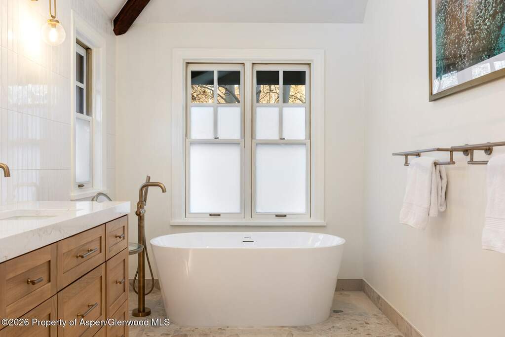 5 Bedroom Single Family Home/House's Image 21
