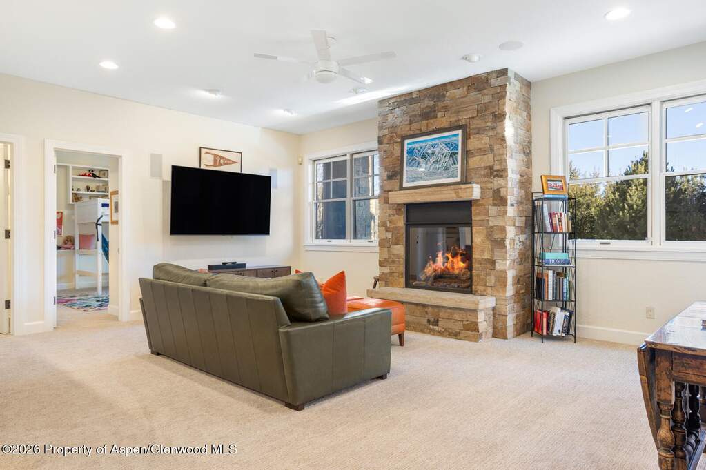 5 Bedroom Single Family Home/House's Image 23