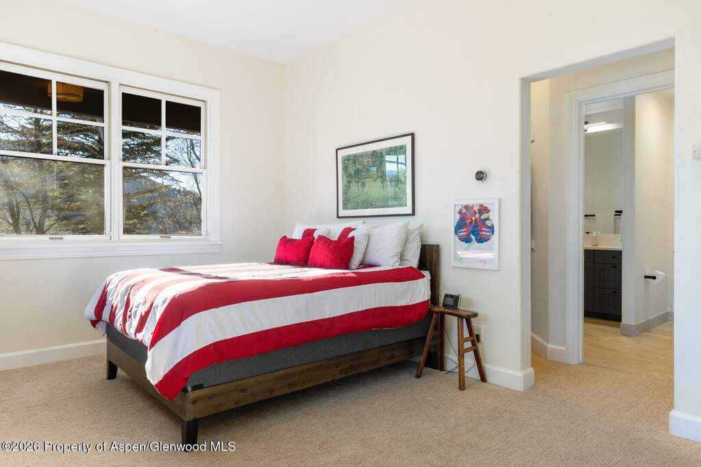 5 Bedroom Single Family Home/House's Image 26