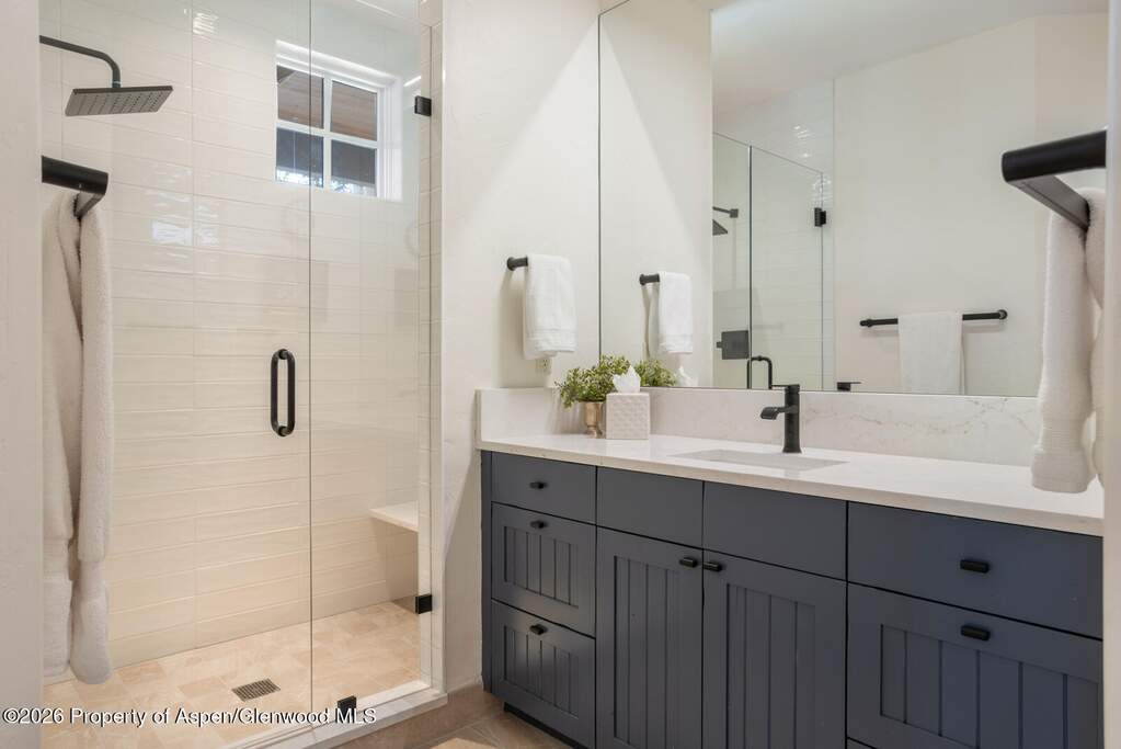 5 Bedroom Single Family Home/House's Image 27