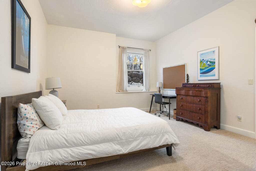 5 Bedroom Single Family Home/House's Image 29