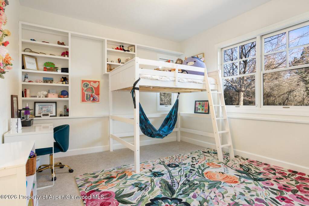 5 Bedroom Single Family Home/House's Image 32