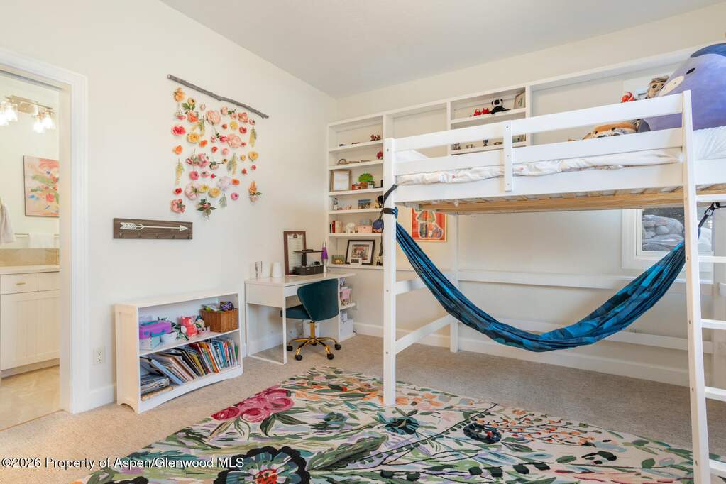 5 Bedroom Single Family Home/House's Image 33