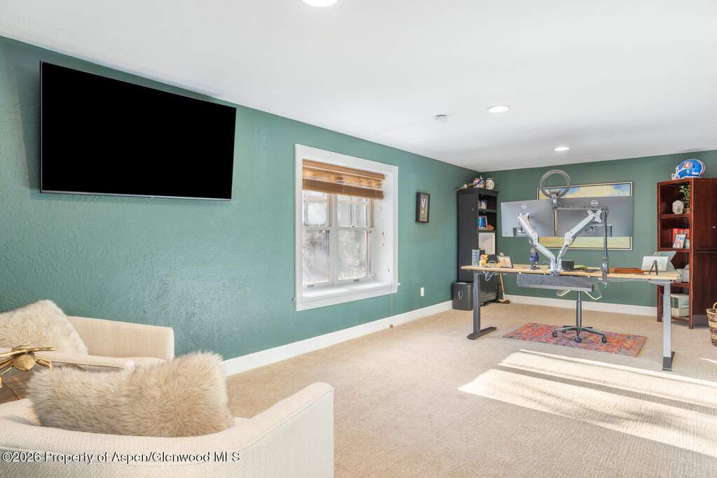 5 Bedroom Single Family Home/House's Image 37