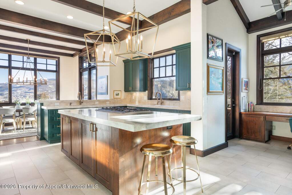 5 Bedroom Single Family Home/House's Image 4