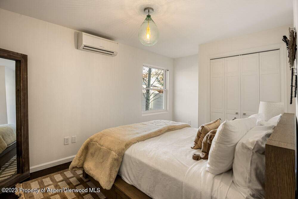 5 Bedroom Single Family Home/House's Image 8