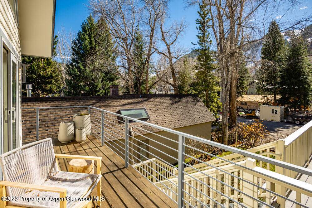 5 Bedroom Single Family Home/House's Image 13