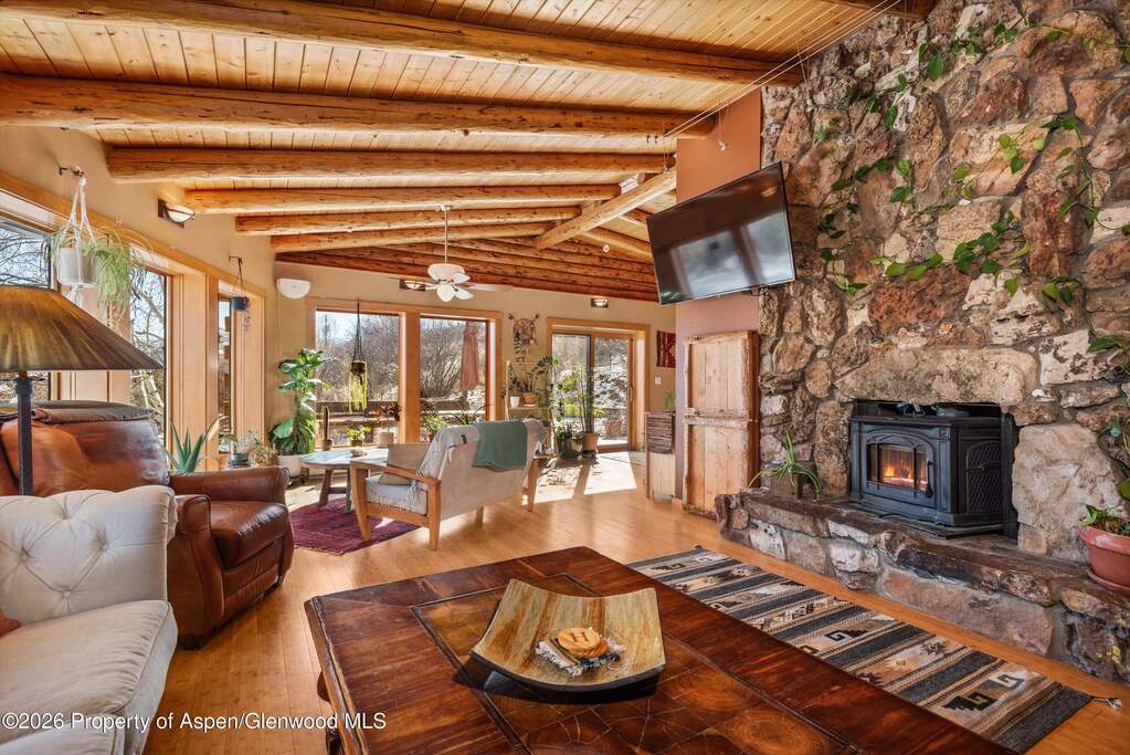 4 Bedroom Single Family Home/House's Image 4