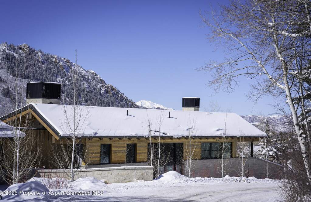 5 Bedroom Single Family Home/House's Image 6