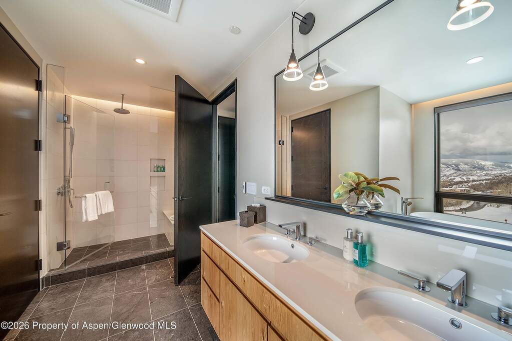 4 Bedroom Apartment/Flat's Image 3
