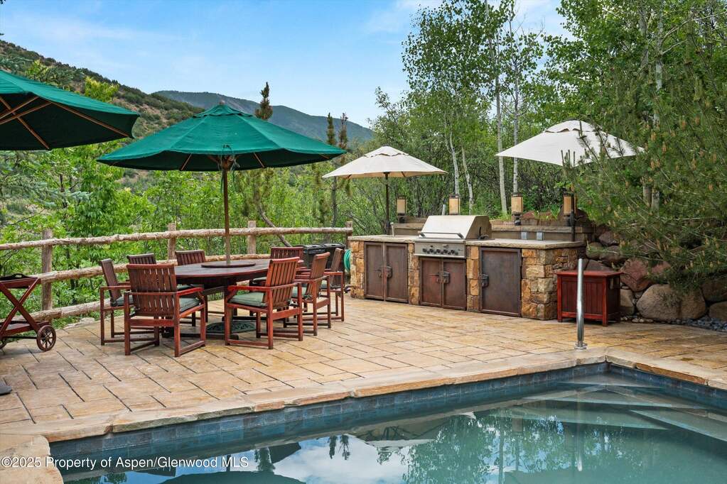 5 Bedroom Single Family Home/House's Image 15